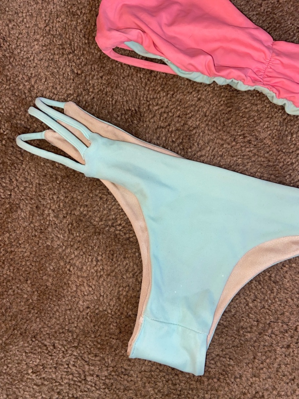 Bikini - Picture 2 of 9